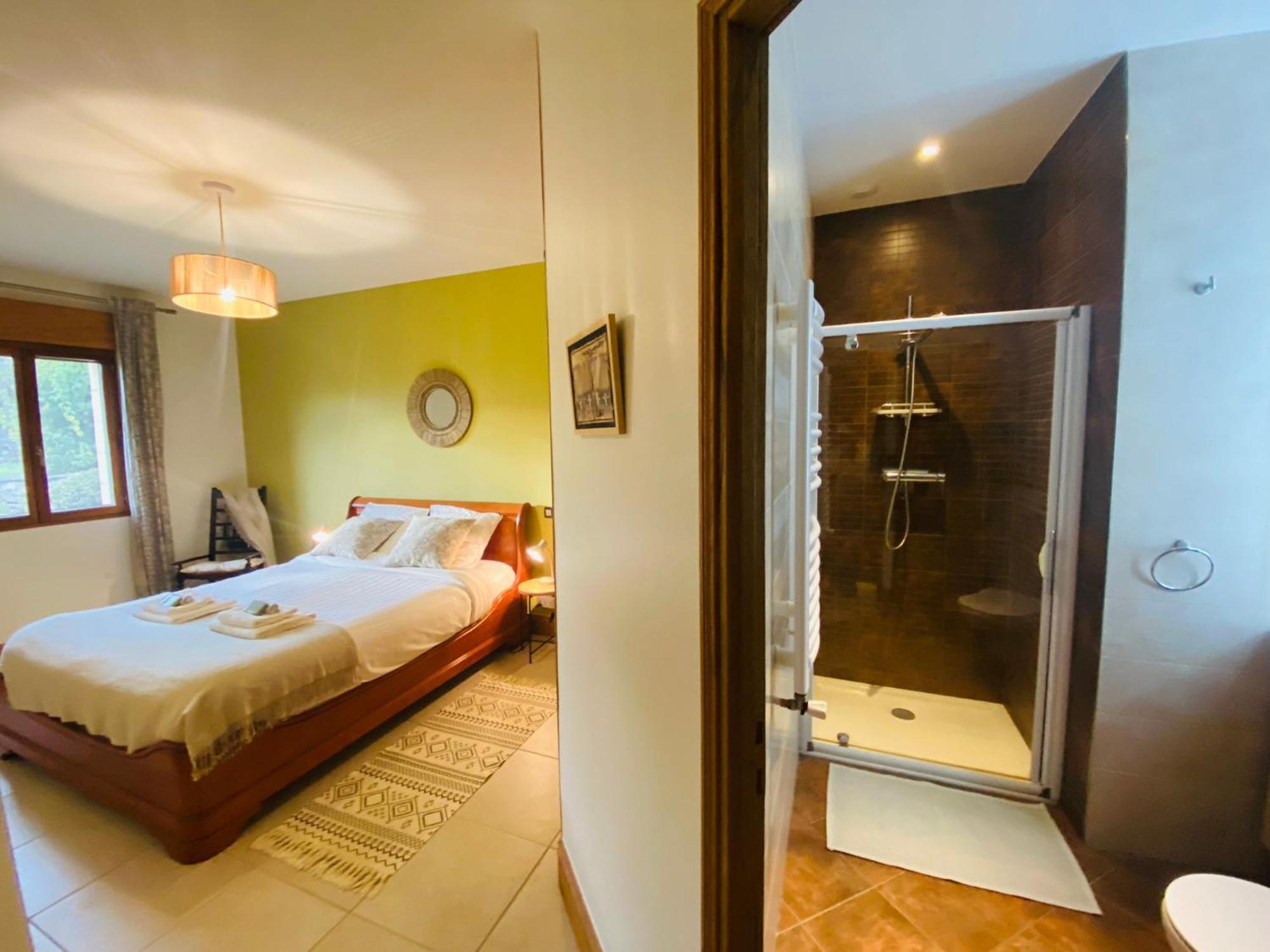 Bed and Breakfast Le Hibou Heureux Bézenac Exterior foto